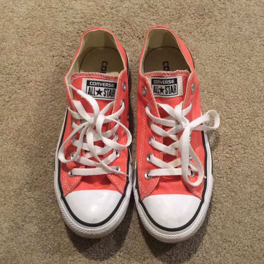Pink converse low top sneakers size 7 womens